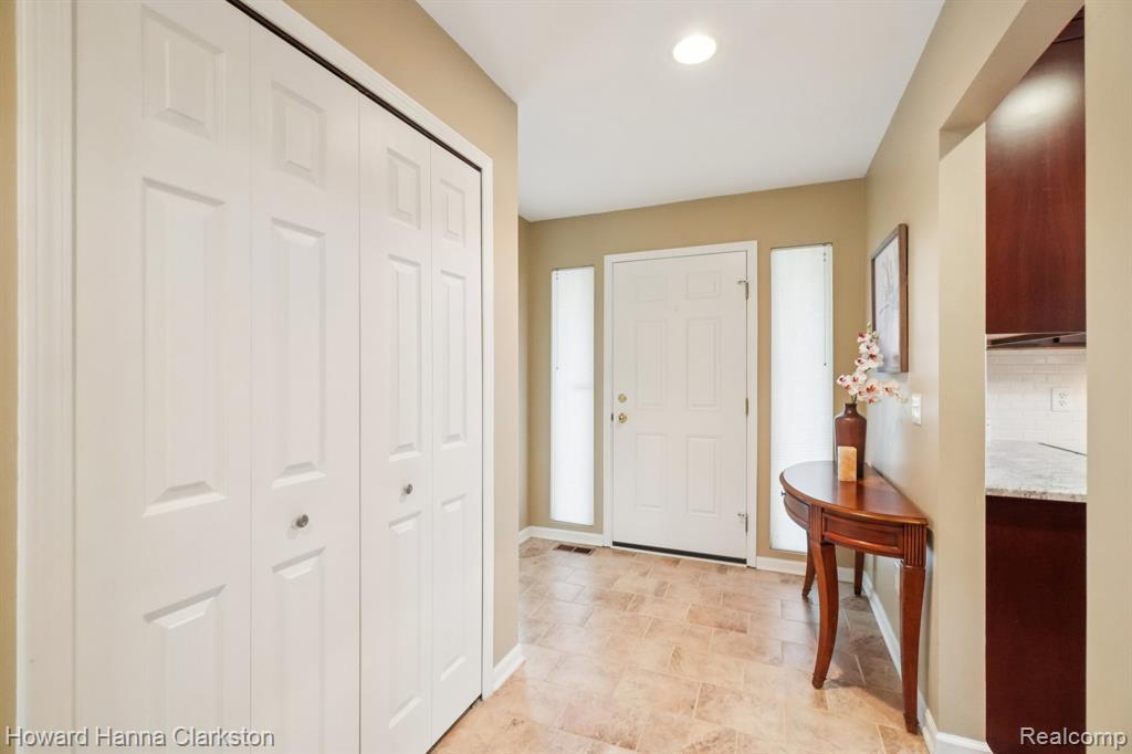 4105 Nancy Lane, White Lake, MI 48383 — Photo 5