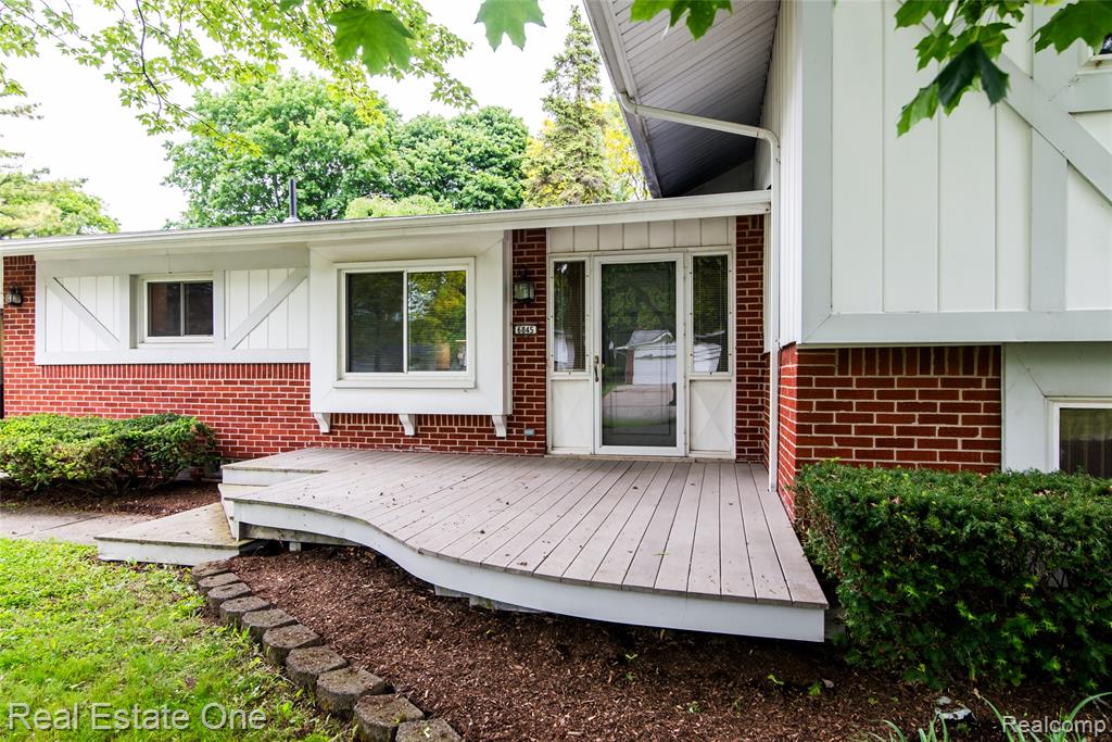 6845 Tamerlane Drive, West Bloomfield, MI — Photo 13