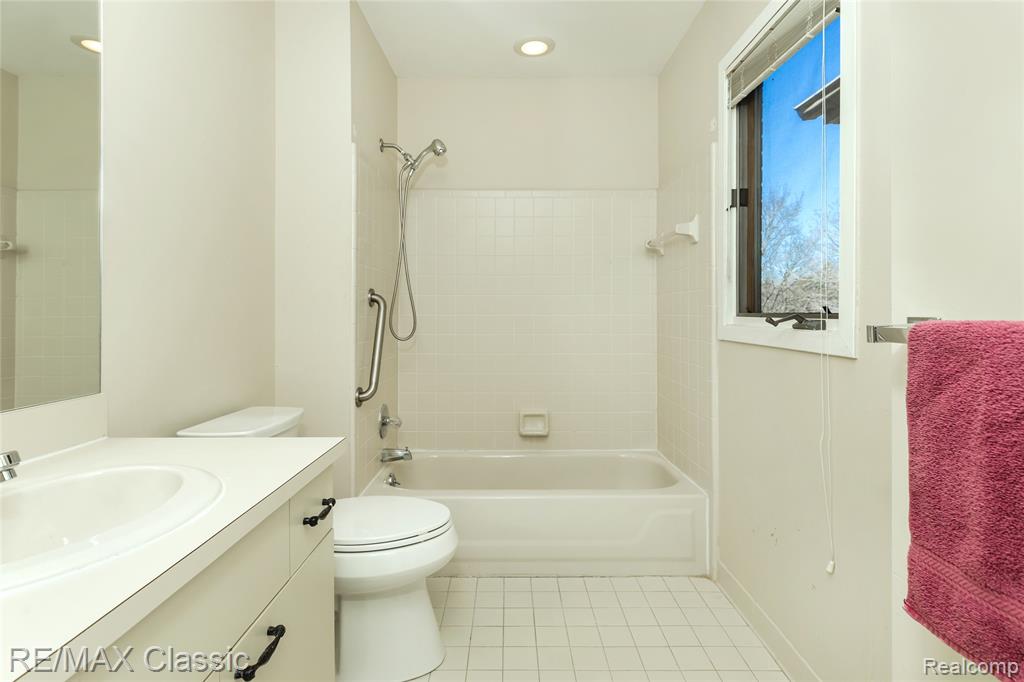 4860 Pelican Way, West Bloomfield, MI 48323 — Photo 34