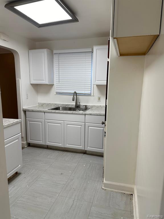 8075 WHITCOMB Street, Detroit, MI 48228 — Photo 12