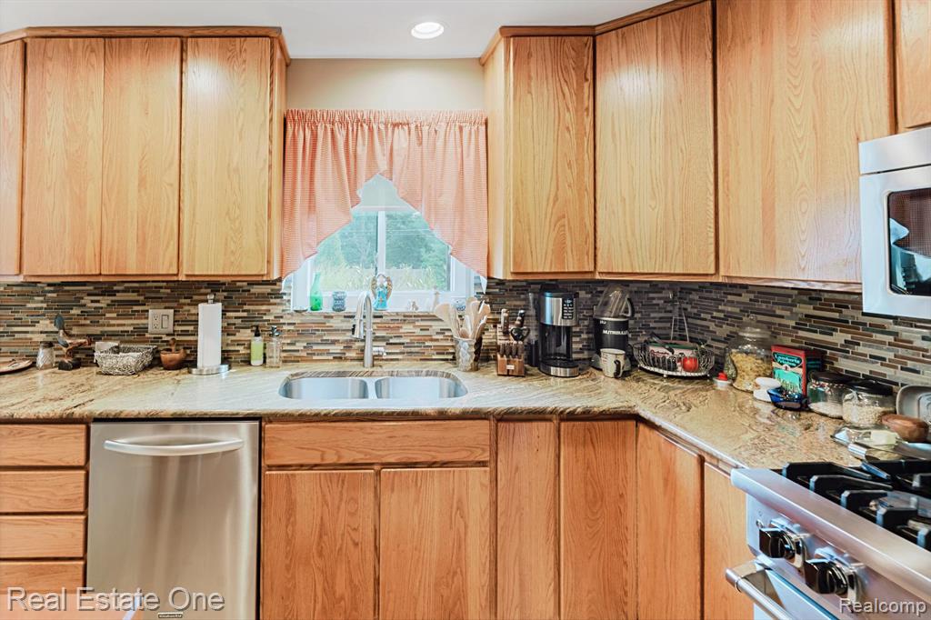 5374 Daniels Drive, Troy, MI 48098 — Photo 11