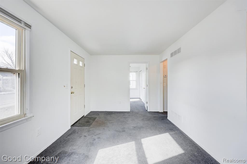 555 E Mahan Avenue, Hazel Park, MI 48030 — Photo 5