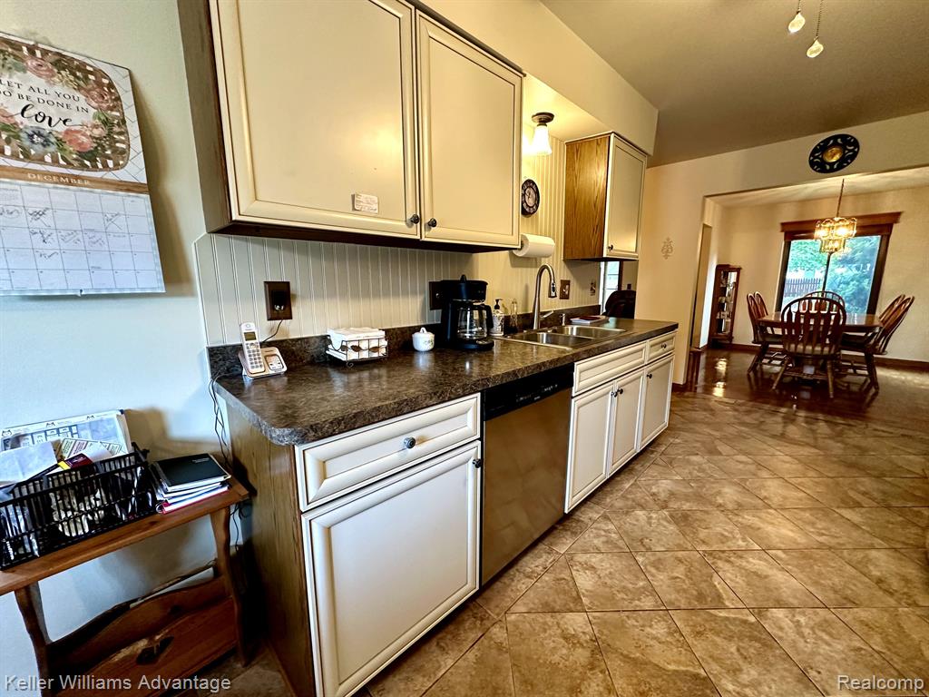 24297 Simmons Drive, Novi, MI — Photo 11