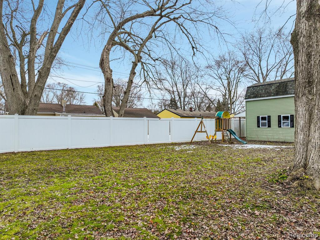 7464 S SHAKER Drive, Waterford, MI 48327 — Photo 8