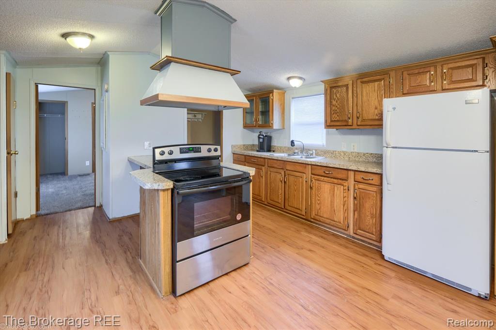 17101 Kropf Avenue, Davisburg, MI 48350 — Photo 18