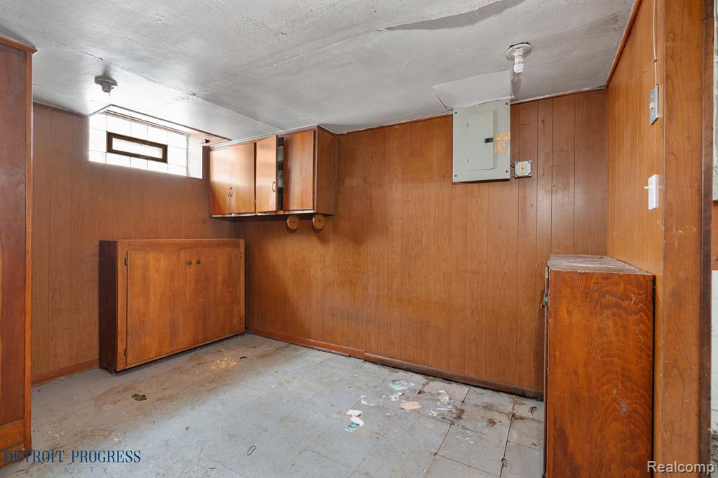 8865 GREENVIEW Avenue, Detroit, MI 48228 — Photo 16