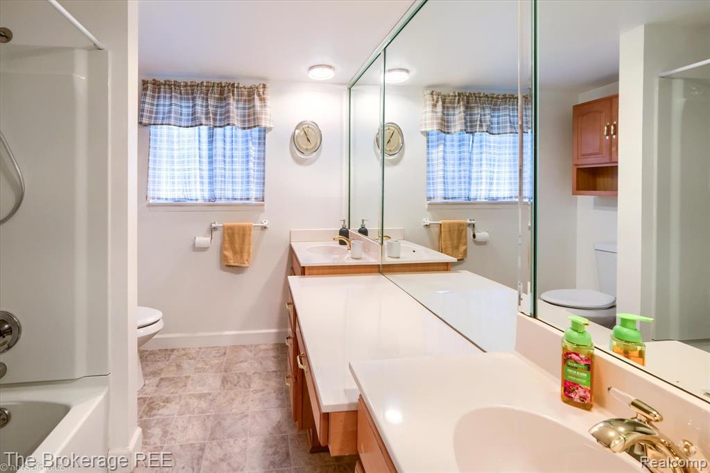 527 Amesbury Drive, Davison, MI 48423 — Photo 24