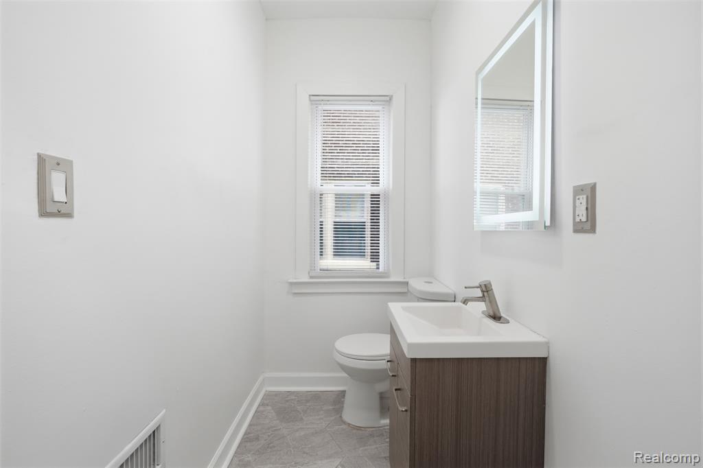 725 Lakewood Street, Detroit, MI 48215 — Photo 14