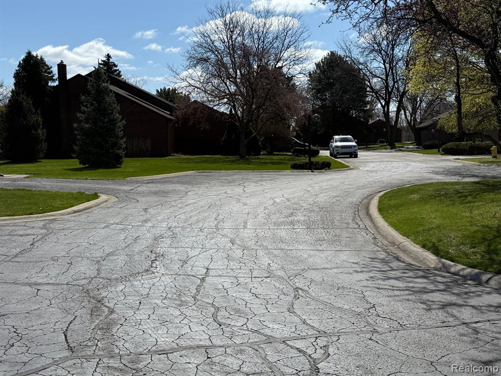 11 KIMBERLY Lane, 54, Dearborn, MI 48120 — Photo 13