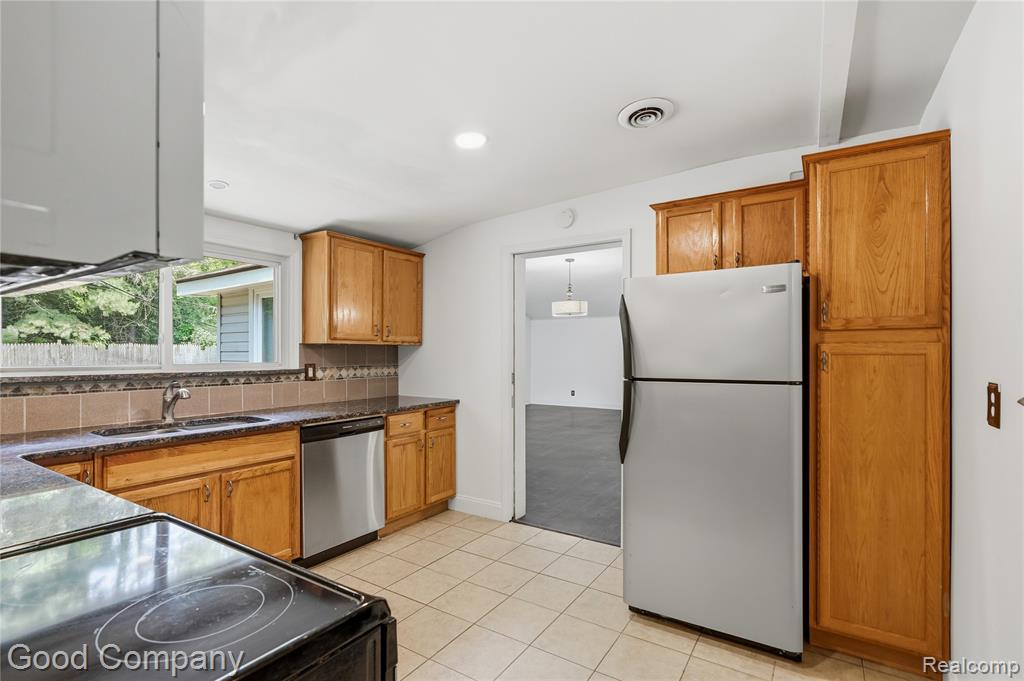 3130 Greenlawn Avenue, Commerce Twp, MI 48382 — Photo 11
