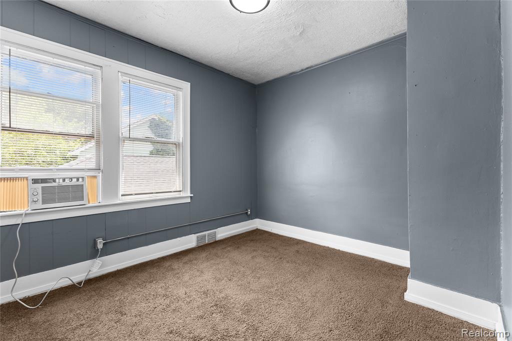 5061 Hillsboro Street, Detroit, MI 48204 — Photo 12