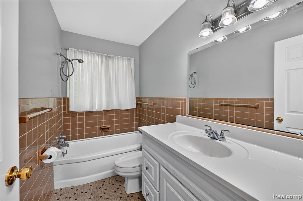 4877 Orchard Lane, Owosso, MI 48867 — Photo 40