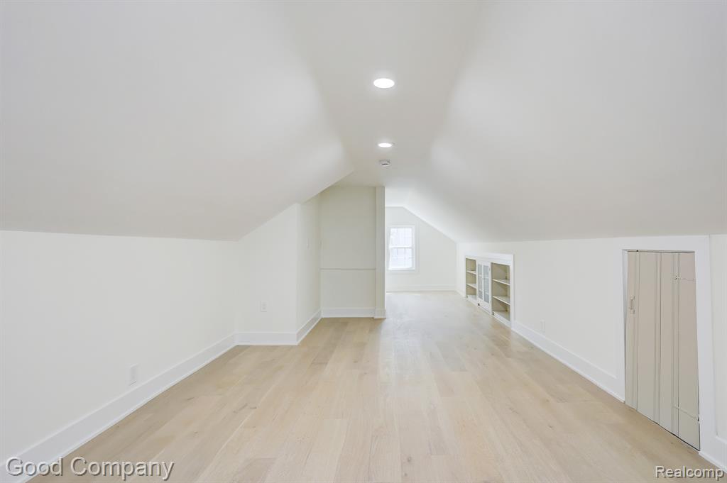 23 Fairwood Boulevard, Pleasant Ridge, MI — Photo 33