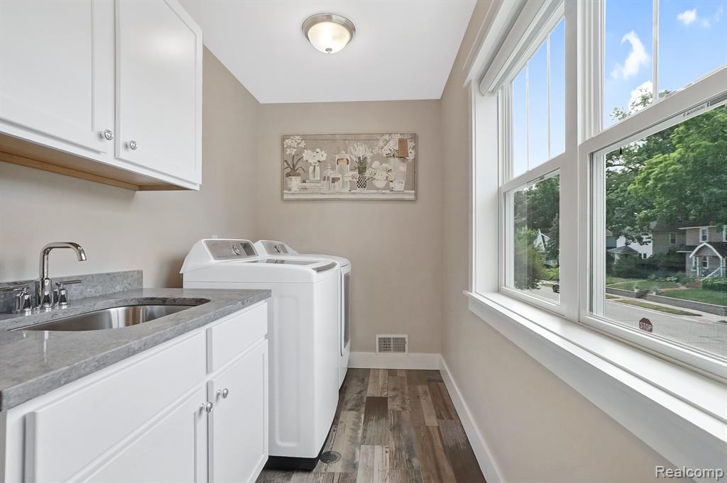 902 FERNWOOD Road, Royal Oak, MI 48067 — Photo 39