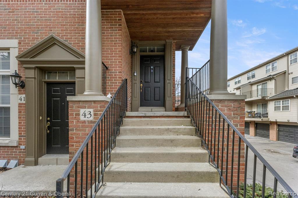 43 W VILLAGE Lane, Dearborn, MI 48124 — Photo 2