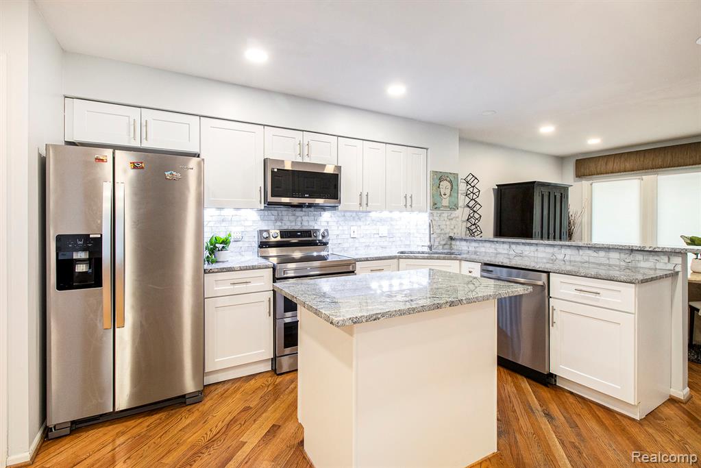 5204 Royal Vale Lane, Dearborn, MI 48126 — Photo 9