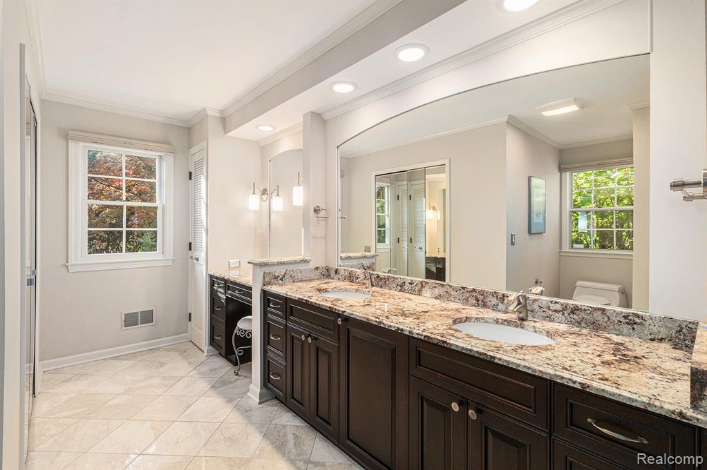 4597 Broughton Drive, Bloomfield Hills, MI 48301 — Photo 26