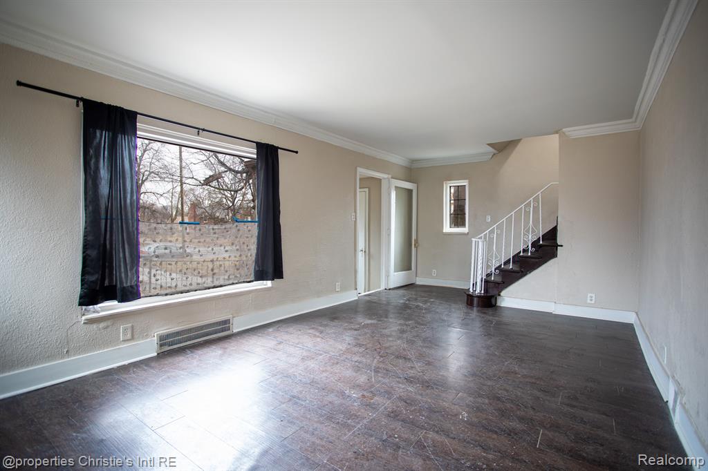 9957 W OUTER Drive, Detroit, MI 48223 — Photo 3