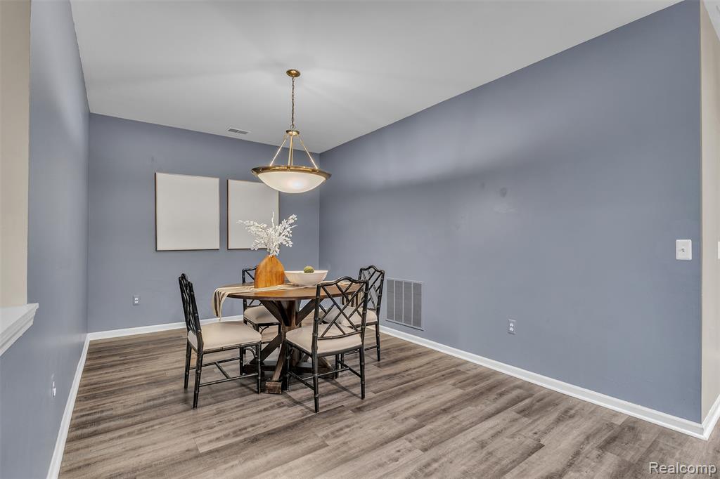 5589 TWIN OAKS Drive, Sterling Heights, MI 48314 — Photo 12