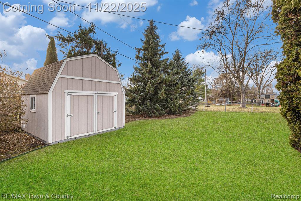 538 Autumn Drive, Flushing, MI 48433 — Photo 27