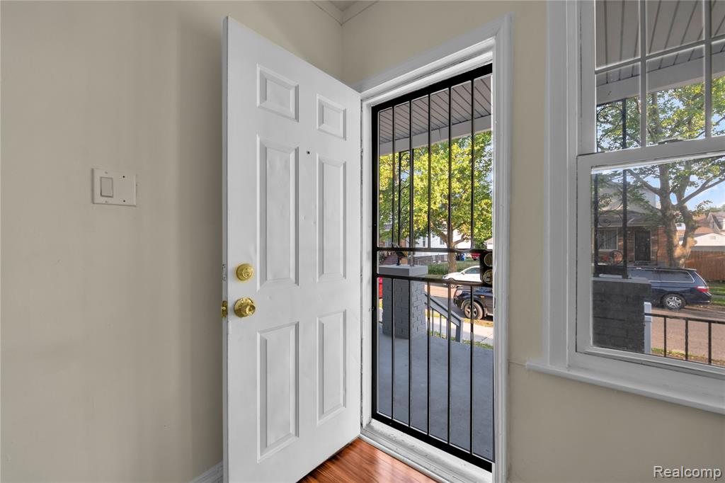 5045 Sobieski Street, Detroit, MI 48212 — Photo 4