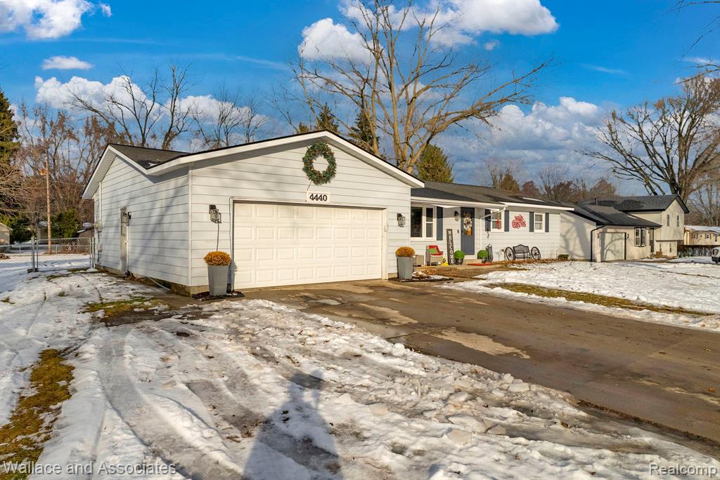 4440 Cambridge Drive, Port Huron, MI 48060 — Photo 4
