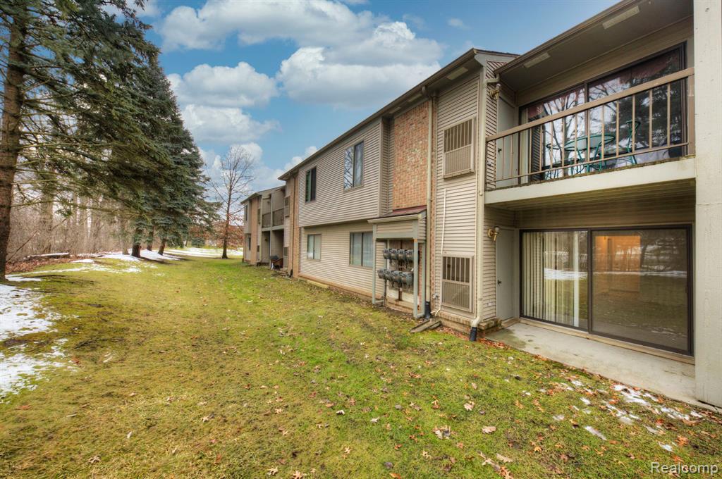 42489 Lilley Pointe Drive, Canton, MI 48187 — Photo 25