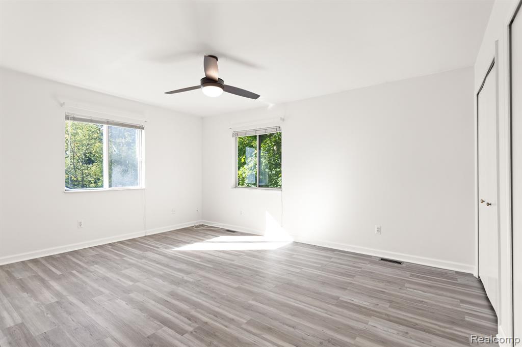 745 N MAIN Street, Milford, MI 48381 — Photo 12
