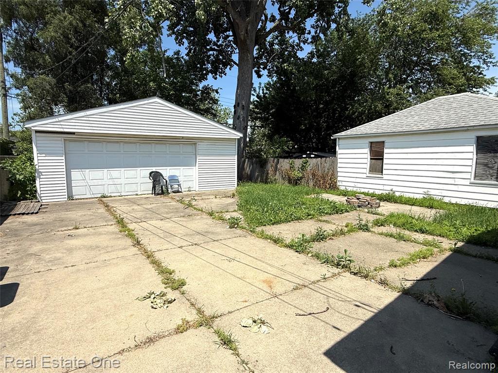 5645 FENTON Street, Dearborn Heights, MI 48127 — Photo 11