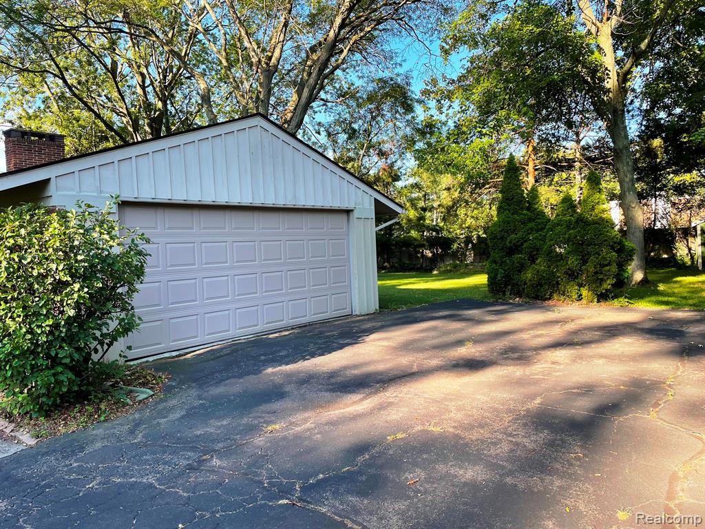 6660 W DARTMOOR Road, West Bloomfield, MI — Photo 2