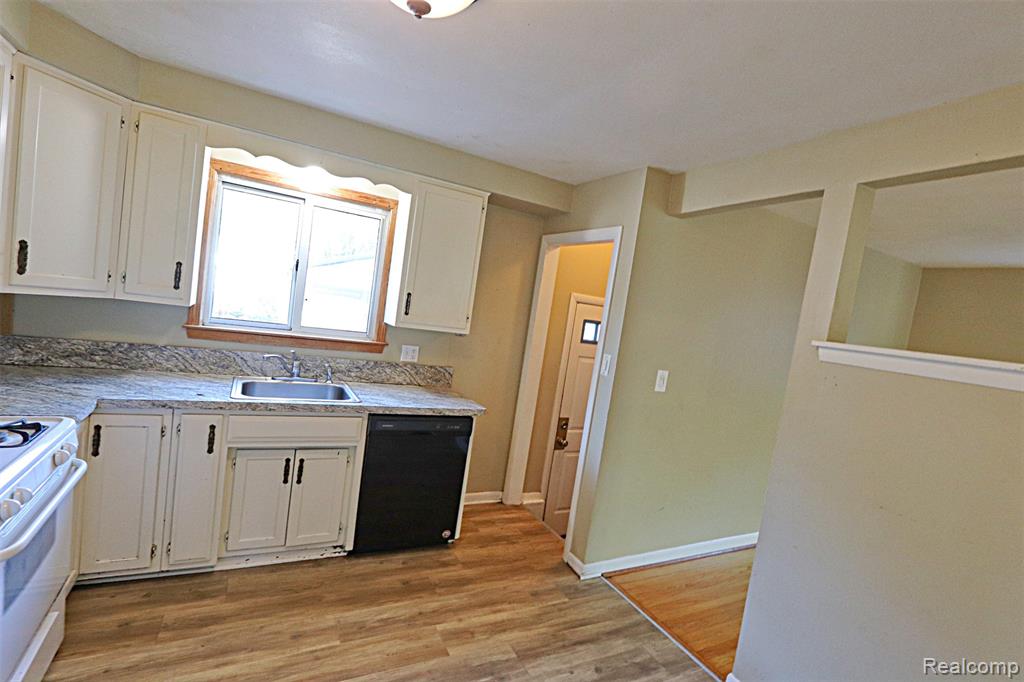 9010 LEVERNE Street, Redford, MI 48239 — Photo 24