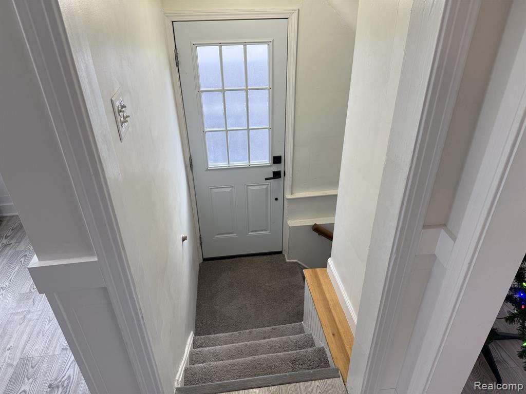 904 N REMBRANDT Avenue, Royal Oak, MI 48067 — Photo 11