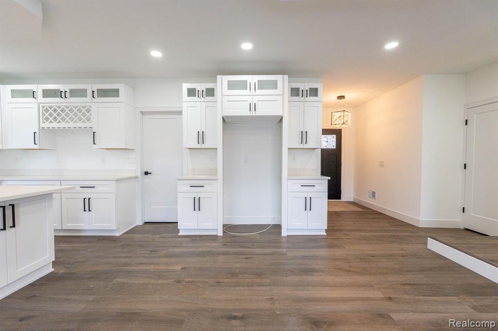 822 DAHLIA Lane, Rochester Hills, MI 48307 — Photo 12