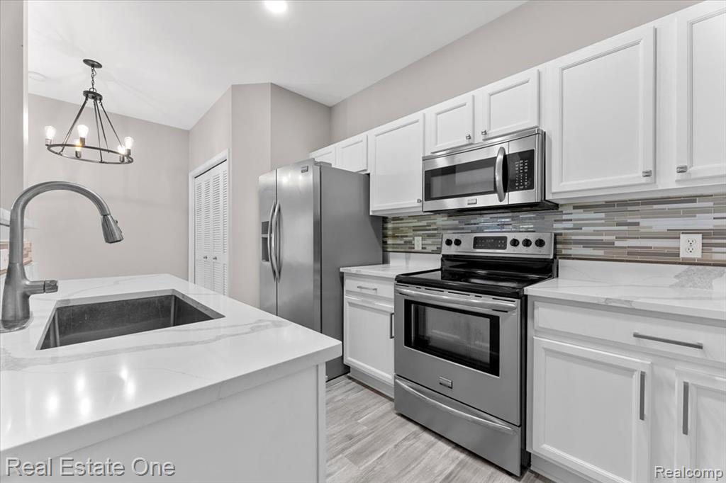 26783 Kirkway Circle, Woodhaven, MI 48183 — Photo 6