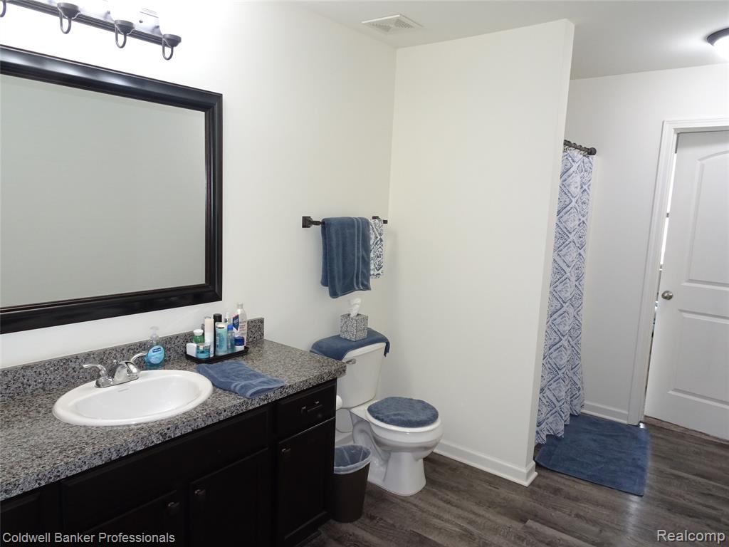 5399 Swan Drive, Burton, MI 48509 — Photo 14