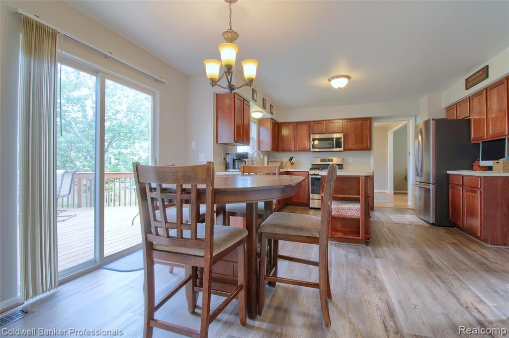 44516 Bramblewood Court, Belleville, MI 48111 — Photo 9
