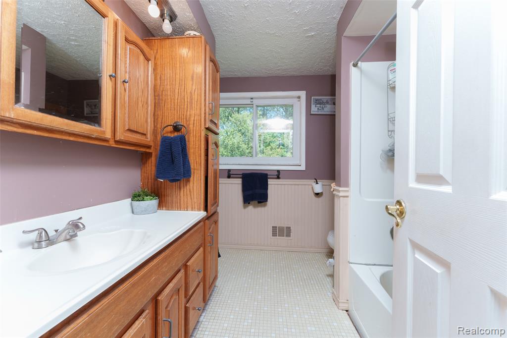 940 Rowland Road, Leonard, MI 48367 — Photo 33