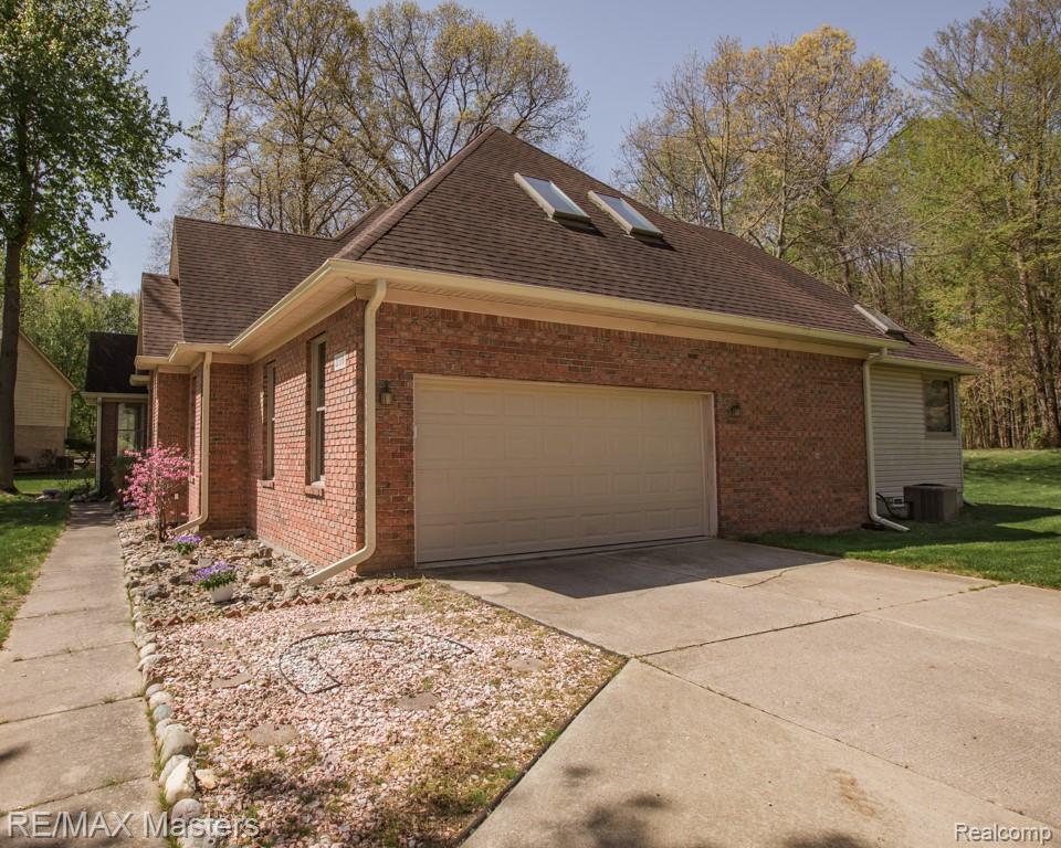 27178 John Drive, New Boston, MI 48164 — Photo 6