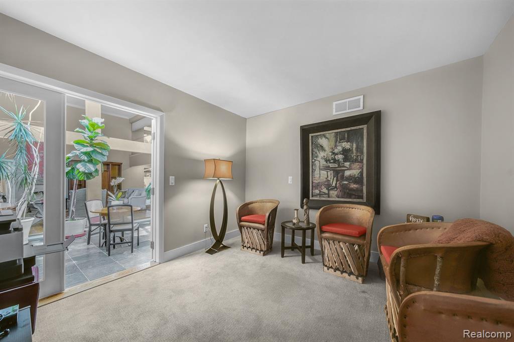 1049 STRATFORD Lane, Bloomfield Hills, MI 48304 — Photo 17