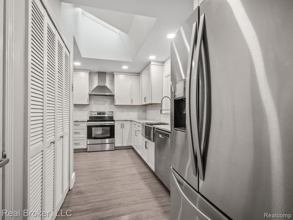 1909 Marie Circle, Bloomfield Hills, MI 48302 — Photo 8