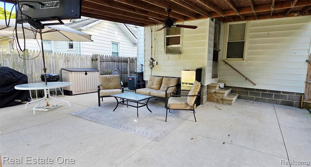 611 E Bernhard Avenue, Hazel Park, MI 48030 — Photo 21