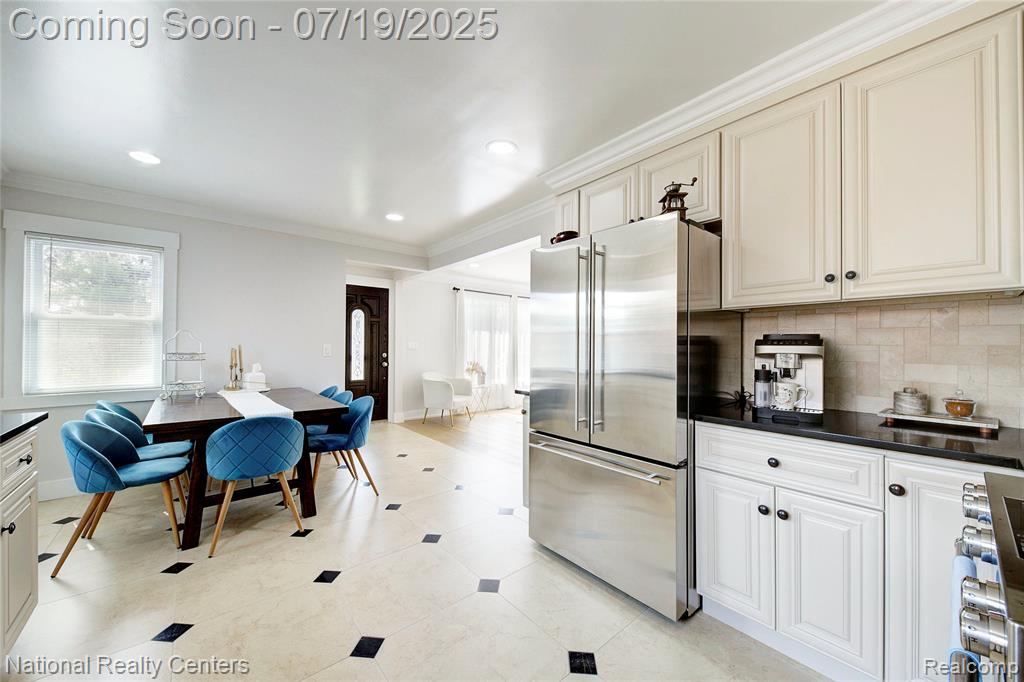 8126 Dale Street, Dearborn Heights, MI 48127 — Photo 17