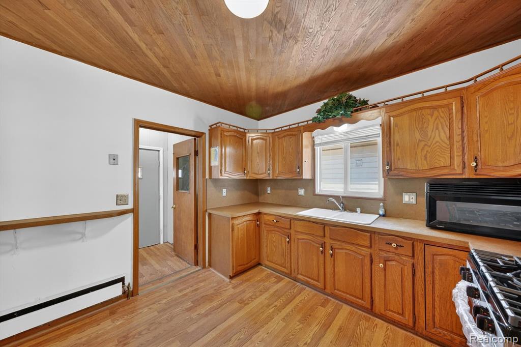 2978 Evaline Street, Hamtramck, MI 48212 — Photo 14