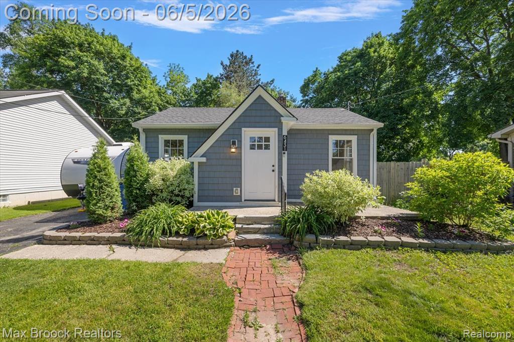 6431 Prairie Lawn, Waterford, MI 48329 — Photo 2