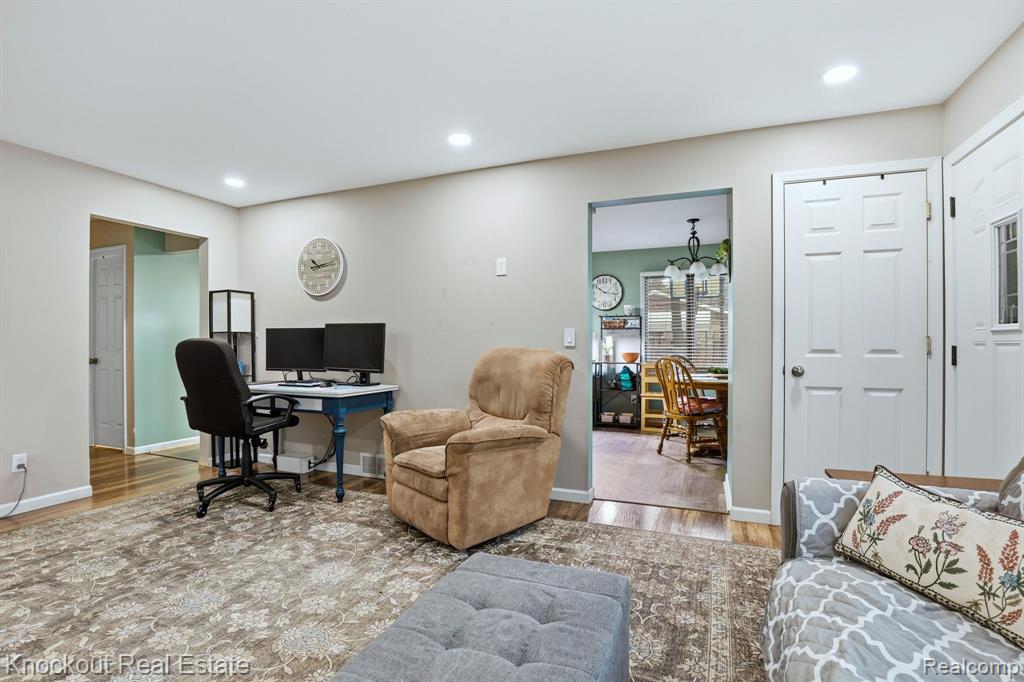 4256 Emerald Drive, Bridgeport, MI 48722 — Photo 12