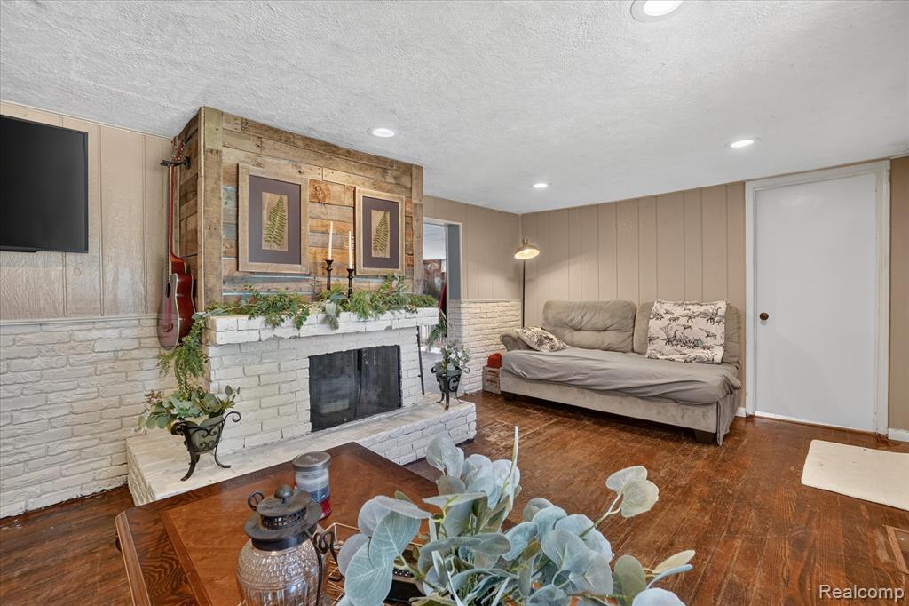 508 Deland Road, Flushing, MI 48433 — Photo 7
