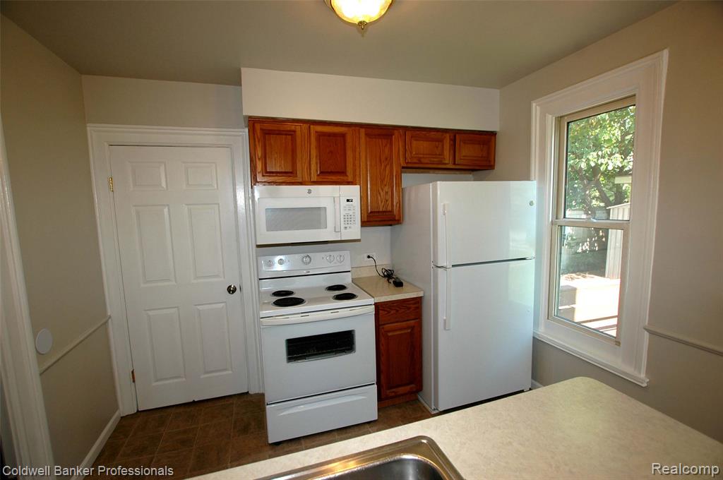 706 N Main Street, Lapeer, MI 48446 — Photo 3