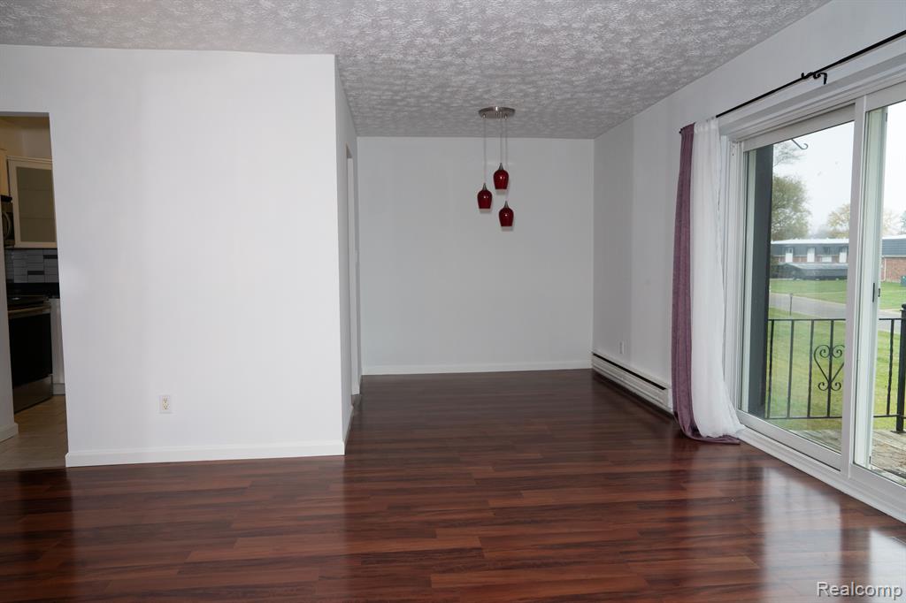 1876 COLONIAL VILLAGE Way, 3, Waterford, MI 48328 — Photo 5