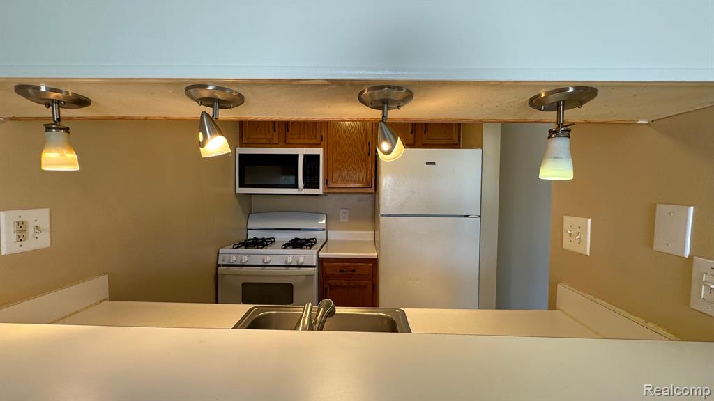 8972 SCOTIA Drive, Sterling Heights, MI 48312 — Photo 4