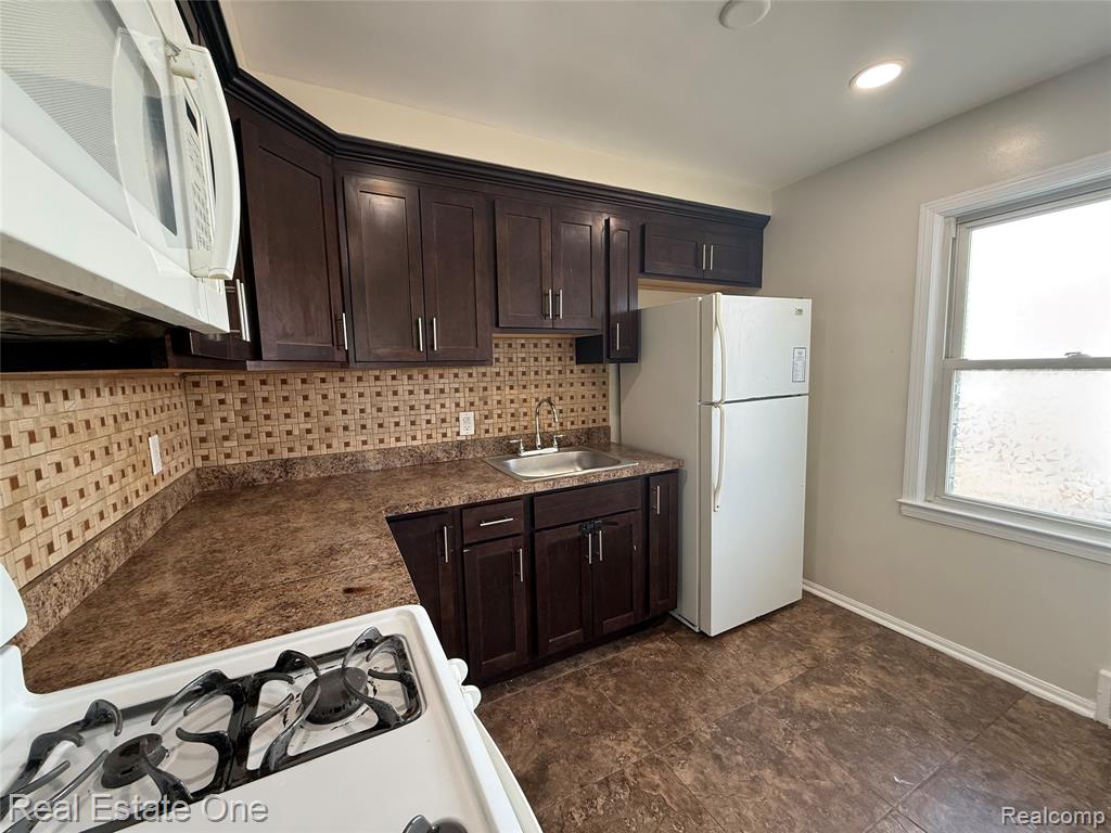 6991 Colonial Street, Dearborn Heights, MI 48127 — Photo 5